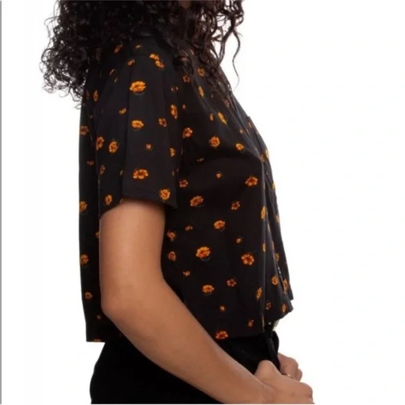 Vans Cabbie Floral Falling Poppy Shirt
Size M - Picture 7 of 14